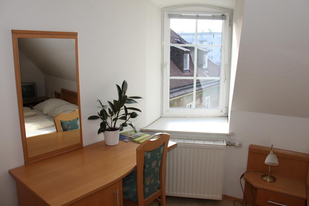 Pension Jahrbacher Leoben (Styria) Quarto foto